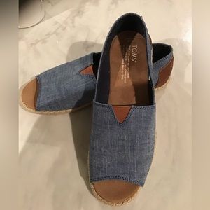Toms Alpargata open toe Chambray size 7 NWOT